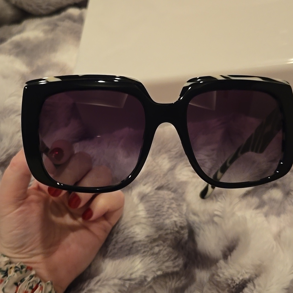 Dolce & Gabbana Black on Zebra Gray Gradient Sunglasses Brand New In Box - Picture 6 of 14